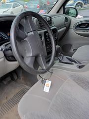 2003 Chevrolet TrailBlazer LS - Interior Steering Wheel With Keys Image